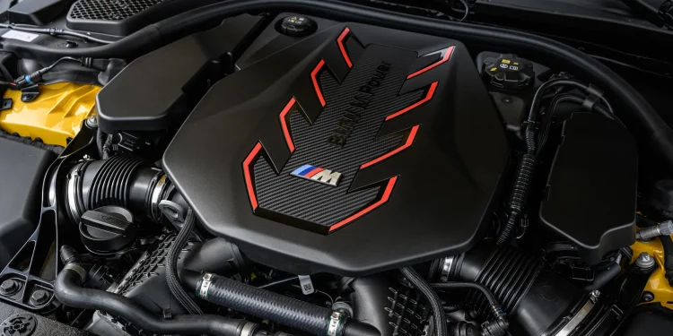 BMW Defies EV Transition: V8 and V12 Engines Remain Central to Its Strategy