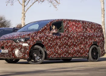 Mercedes VLE: Electric MPV with Autonomous Parking